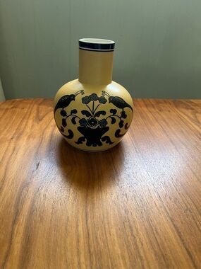 Kinkozan Hand-Painted Porcelain Vase